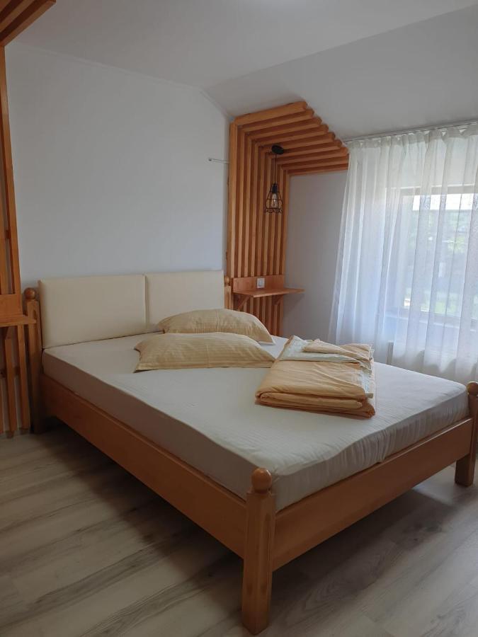 Motel Mesterul Manole Curtea De Arges Exterior photo